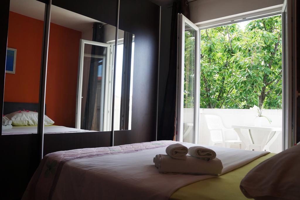Guest House Tina Rab Town Exterior photo